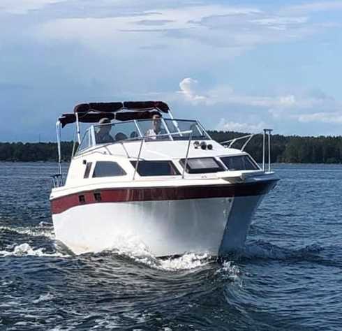 Bayliner på trailer stulen från Djupvik i Söderhamn